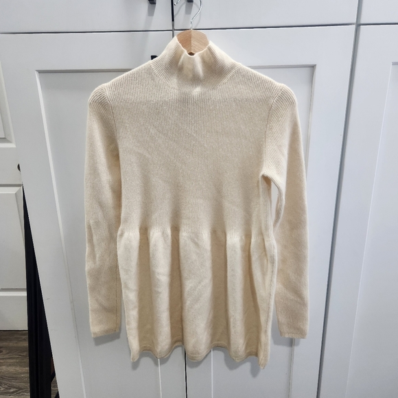 Neiman Marcus Cream Turtleneck Sweater - Picture 1 of 7